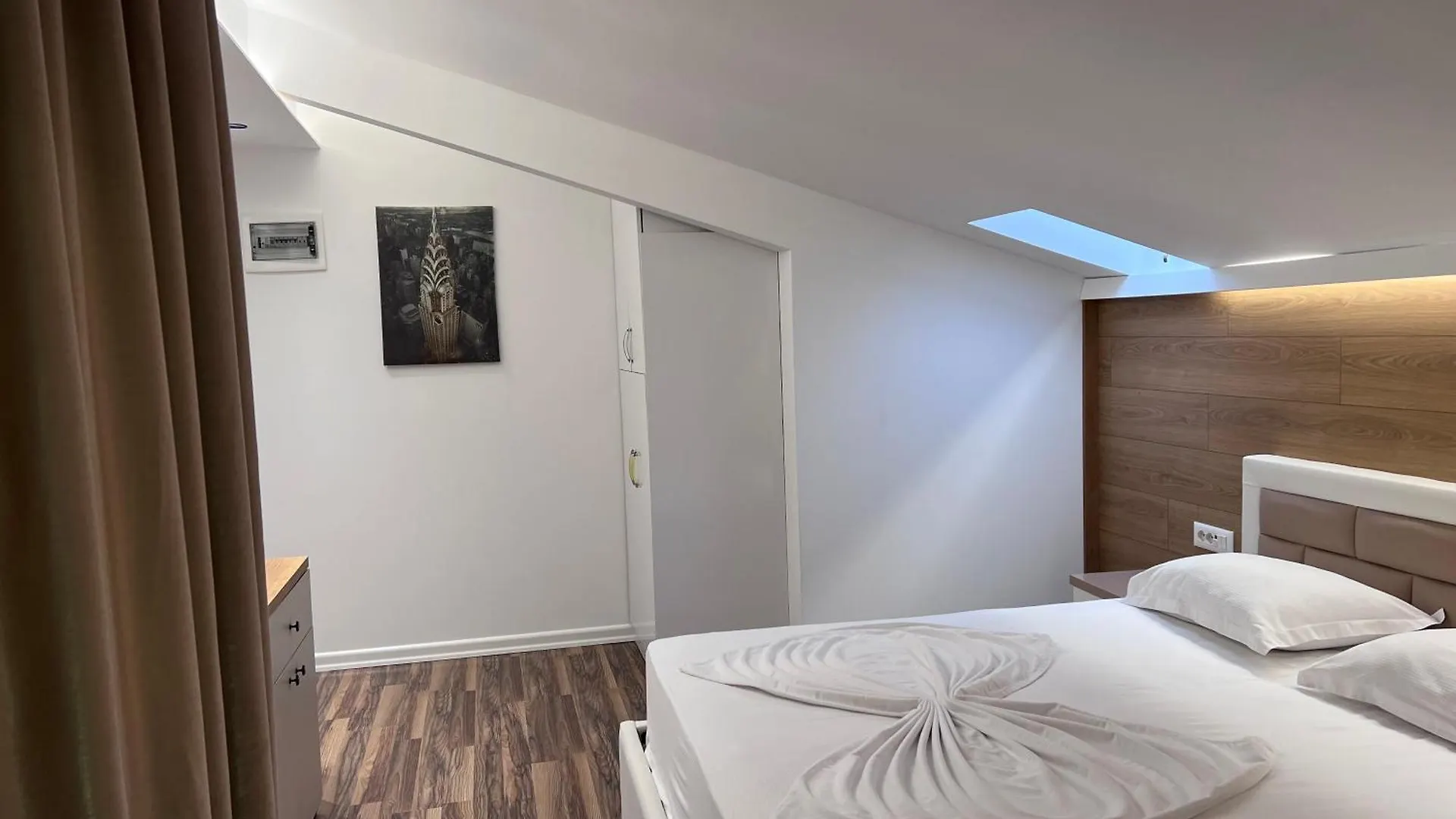 Hotel Colis Tirana 0*,  Albânia