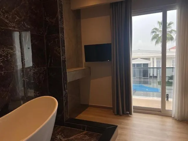 Hotel Colis Tirana 0*,